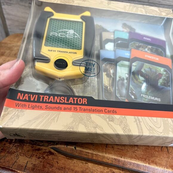 Disney Avatar Na'vi Translator Toy with Translation Cards New in Box - Picture 5 of 7